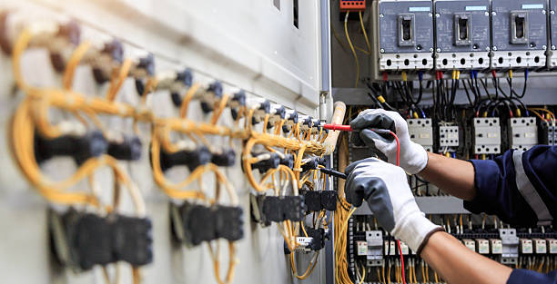 Professional Electrician technician working in Bloomingdale, GA